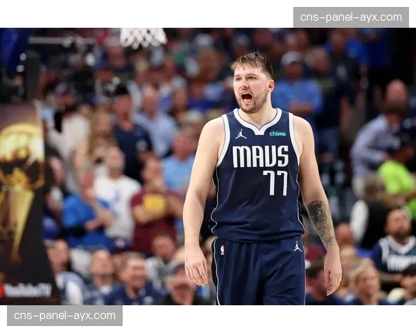 东契奇因左小腿紧张出战成疑,可能影响独行侠挡拆发起频率。 东契奇因左小腿紧张出战成疑,可能影响独行侠挡拆发起频率。